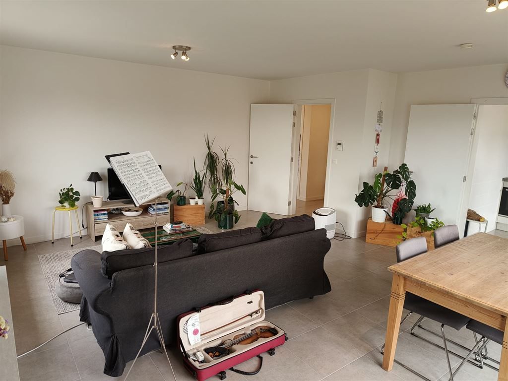 Goedgelegen en volledig vernieuwd appartement foto 6