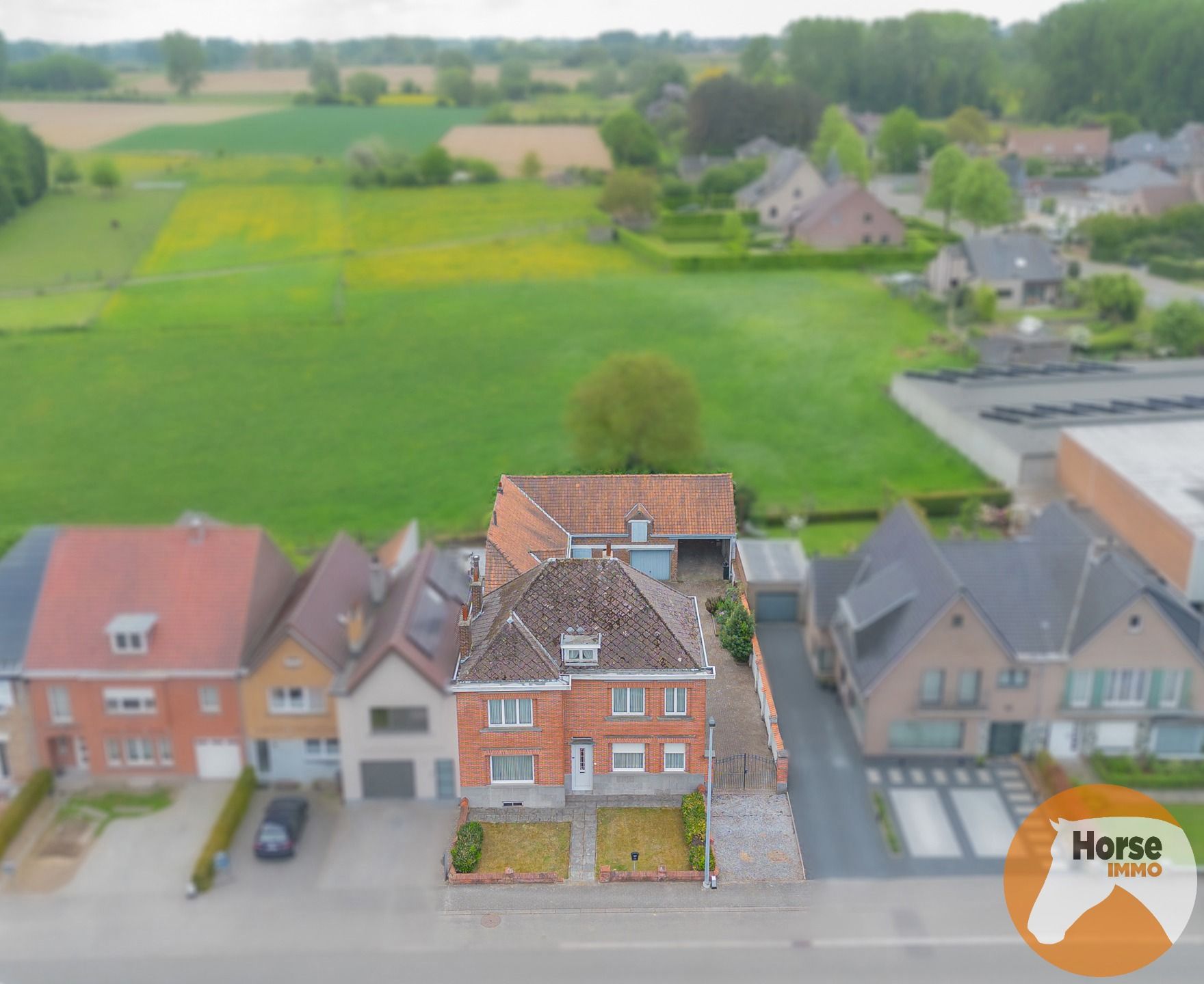 Hoofdfoto van de publicatie: BURST - Te renoveren woning met tal van mogelijkheden