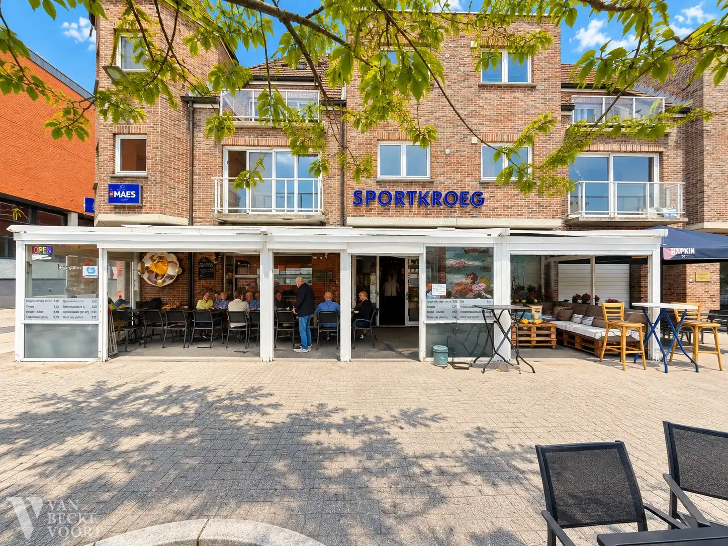 Café "Sportkroeg" Middelkerke – interessante overnameopportuniteit foto {{pictureIndex}}