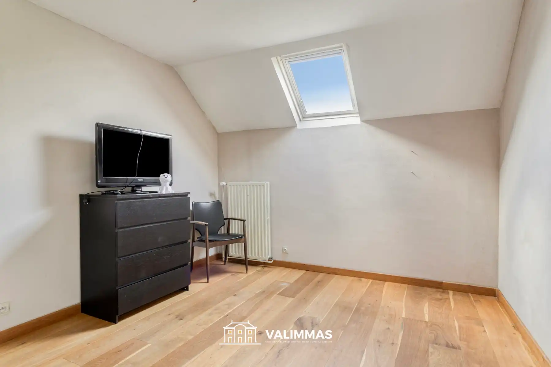 Zeer rustig gelegen villa met garage en tuin met zwemvijver foto 25