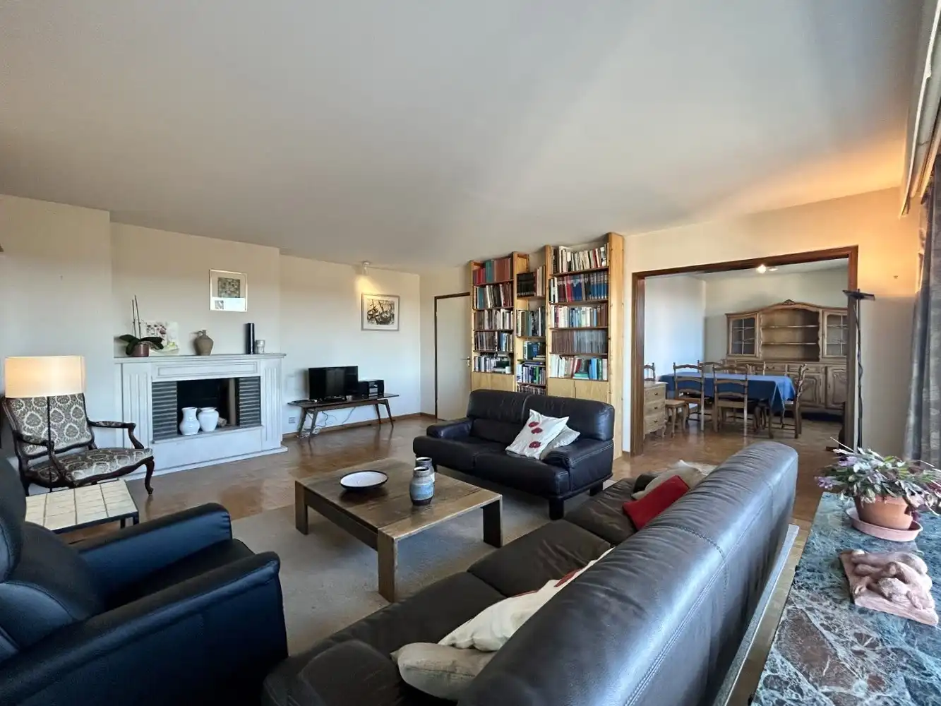 Ruim 3-kamerappartement met garagebox en autostaanplaats foto 5