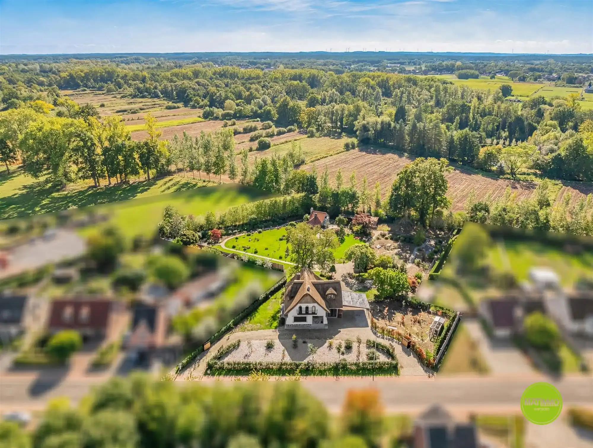 Luxueus gerenoveerde woning met groot stuk grond  foto 2