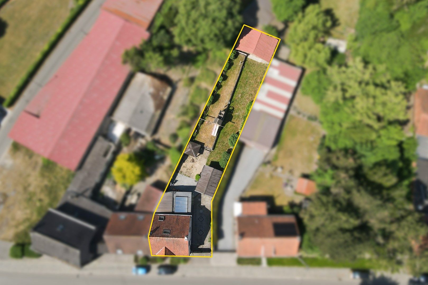 Ruime halfopen woning met 3 slpks en mooie tuin foto 3