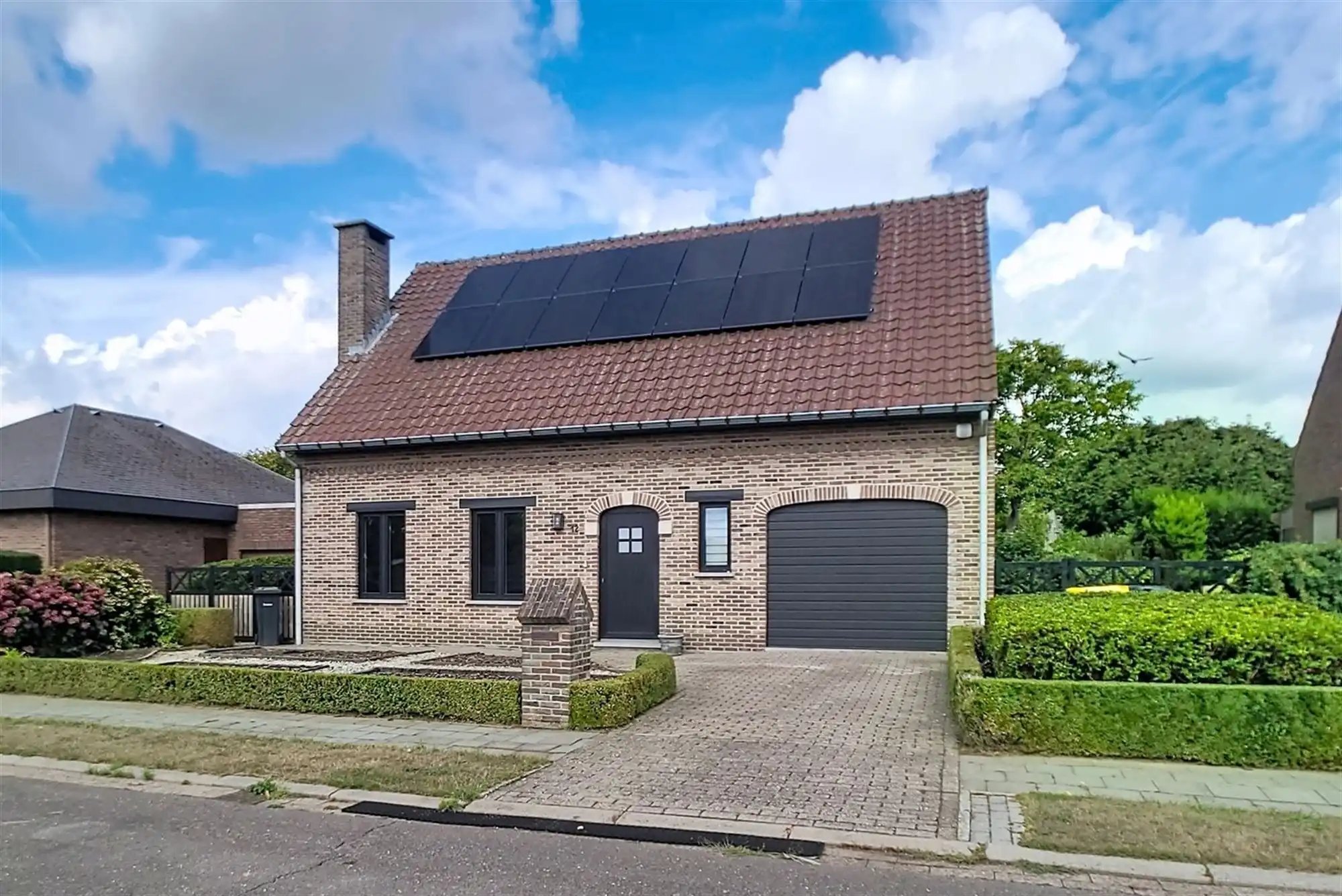 Energiezuinige gezinswoning met 3 slaapkamers en tuin in Koningshooikt foto {{pictureIndex}}