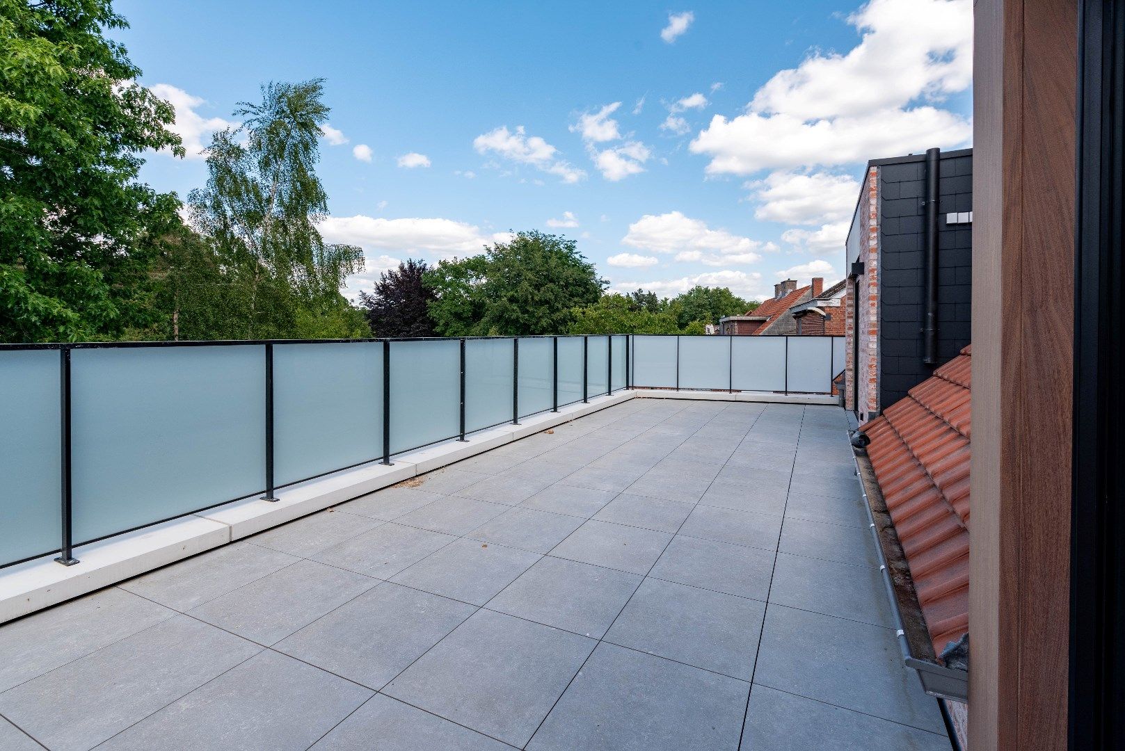 Nieuwbouwappartement met zeer ruim terras  foto {{pictureIndex}}