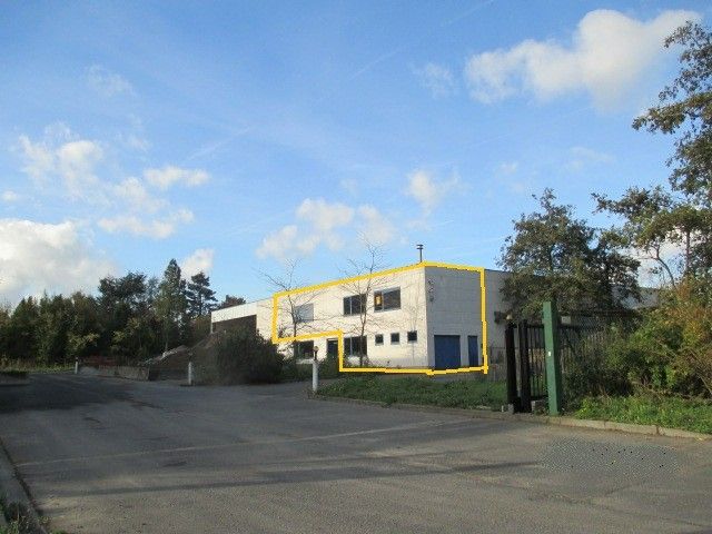 KANTOREN 180m² met parking op industriezone. foto 1