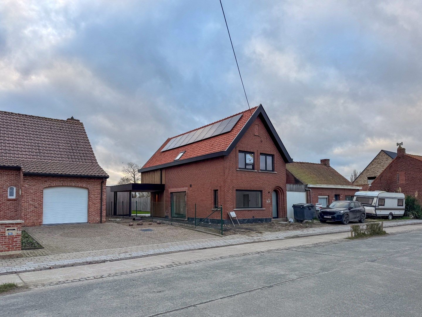 Volledig gerenoveerde woning met 3 slaapkamers, carport en tuin. foto 28