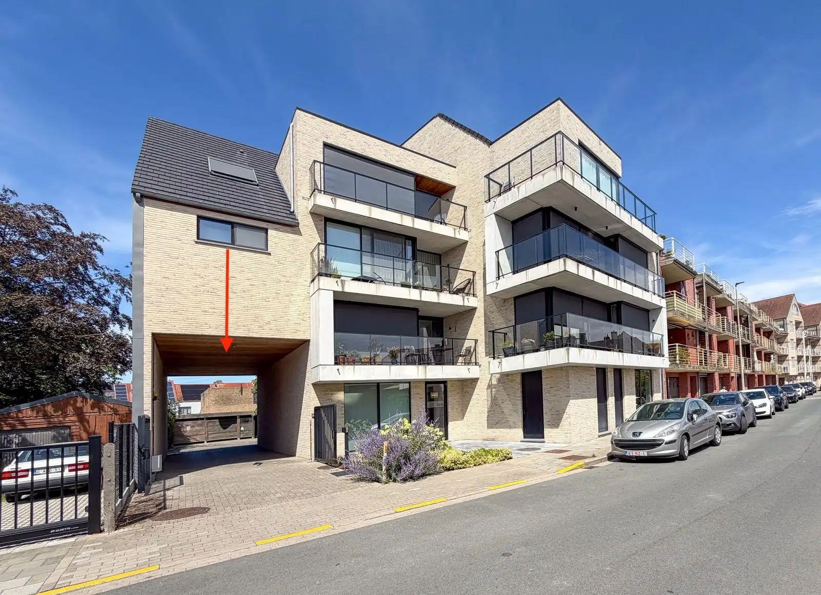 Vlot toegankelijke gesloten garagebox in Mariakerke foto 3