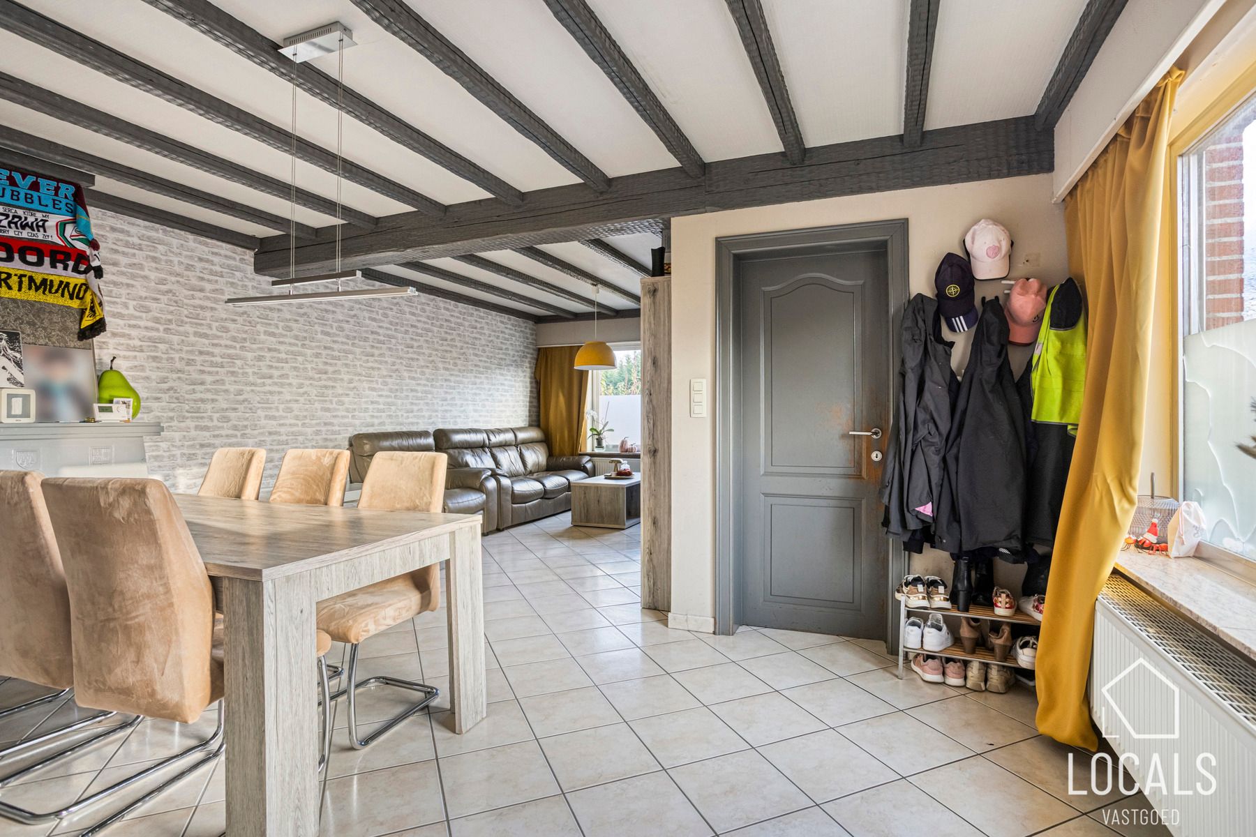 Licht op te frissen halfopen woning met veel potentieel  foto 2