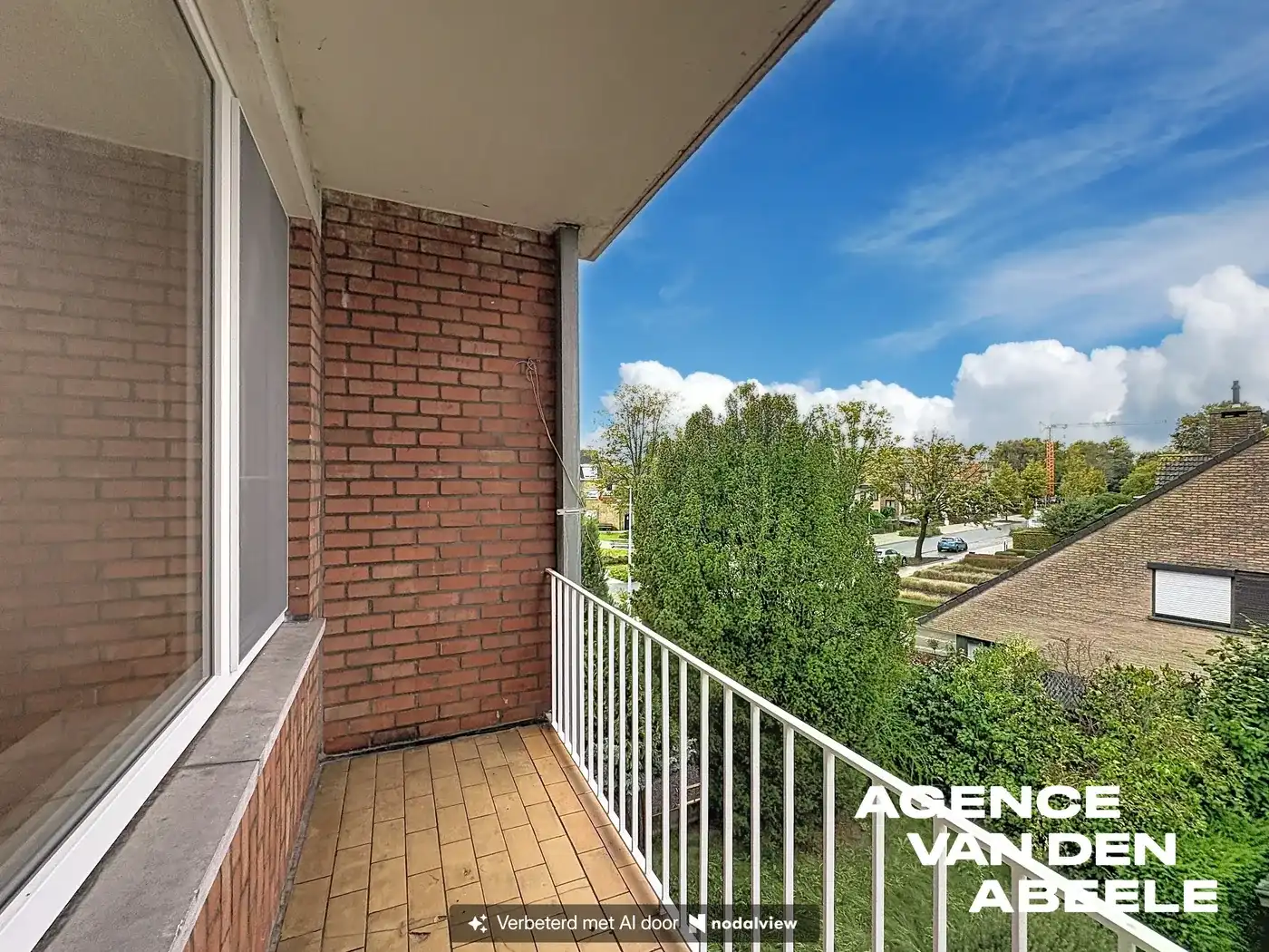 Gerenoveerd appartement met 2 slaapkamers en terras foto 11
