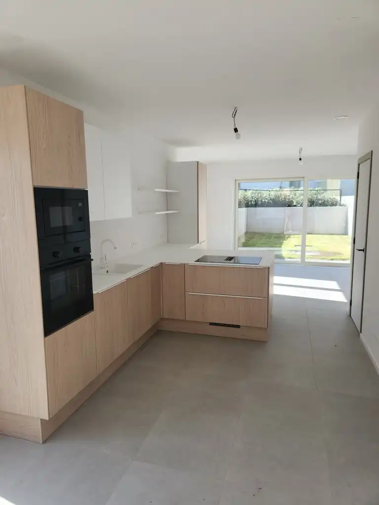 Halfopen BEN-woning met 3 slaapkamers, tuin en zolder foto 4