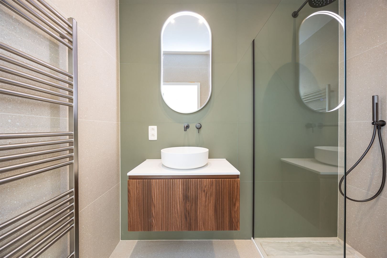 Nieuwbouwappartement in klein gebouw foto 10