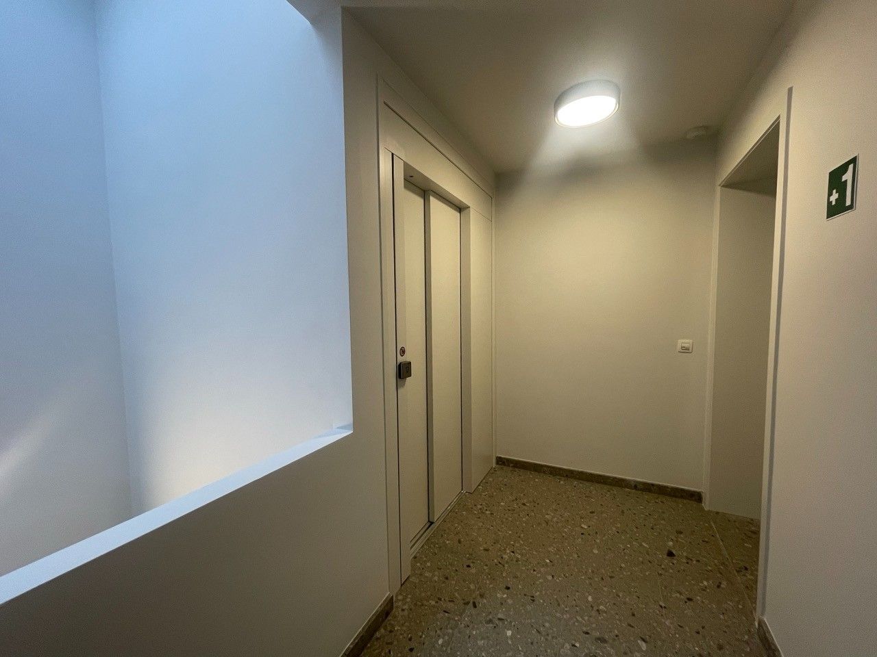 Nieuwbouw appartement met twee slaapkamers, terras, berging en staanplaats foto 30