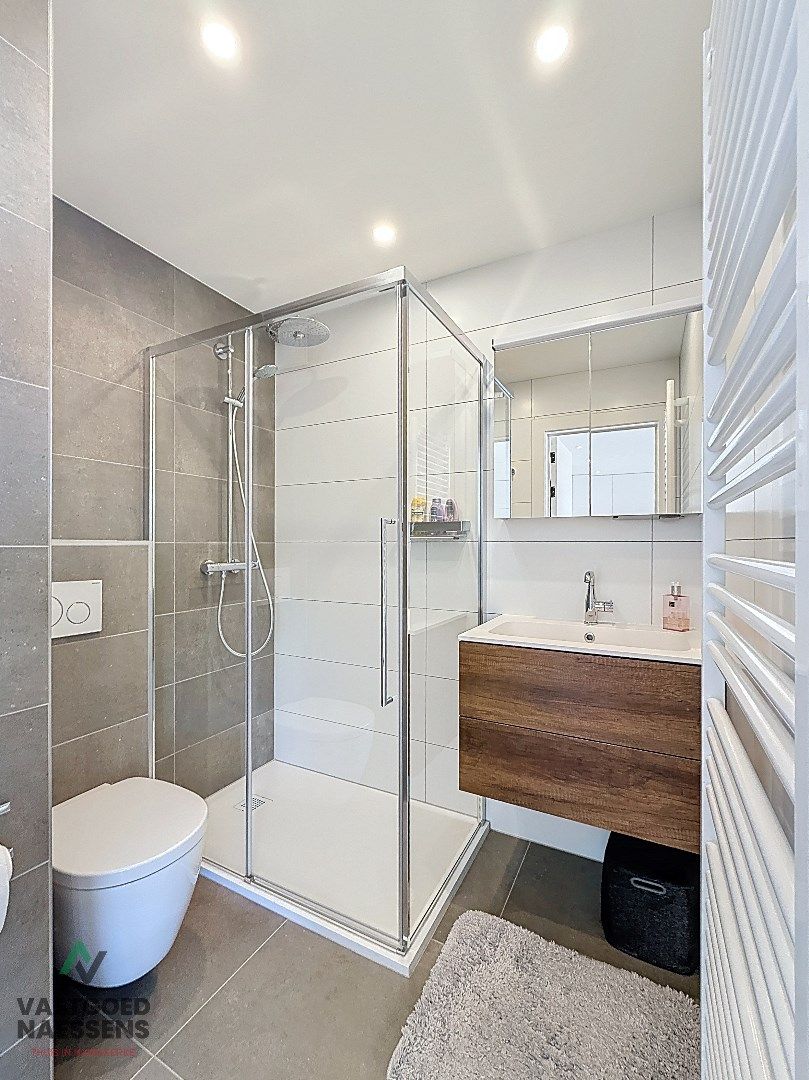 SCHITTEREND VERNIEUWDE STUDIO MET SLAAPHOEK VLAKBIJ ZEEDIJK  foto 6