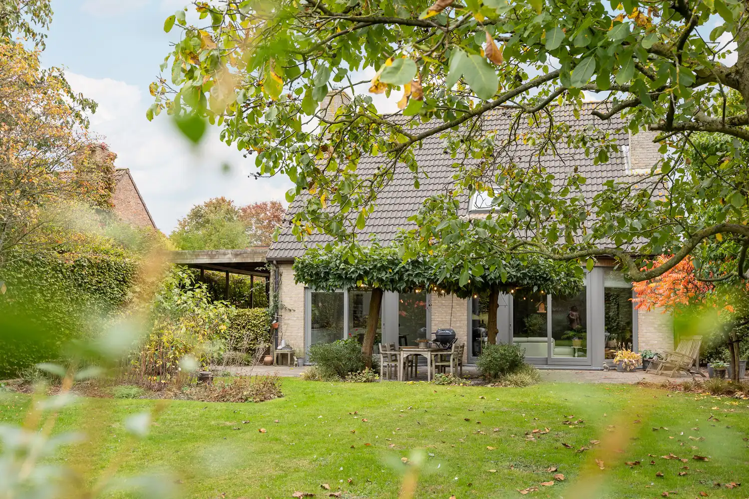 Instapklare villa met 4 slk's en charmante tuin (EPC 144) foto {{pictureIndex}}