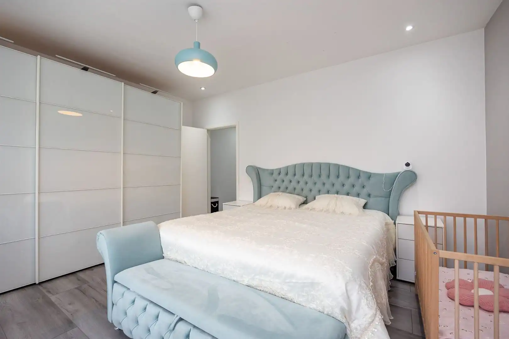 Compact comfort met zonnige tuin in Merksem

 foto 16