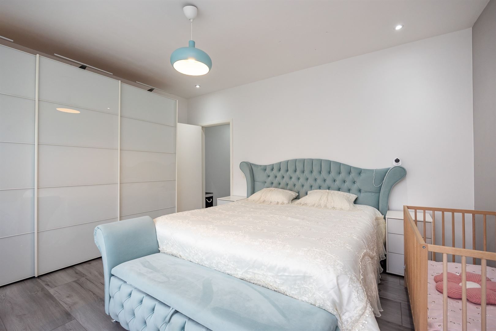 Compact comfort met zonnige tuin in Merksem

 foto 16