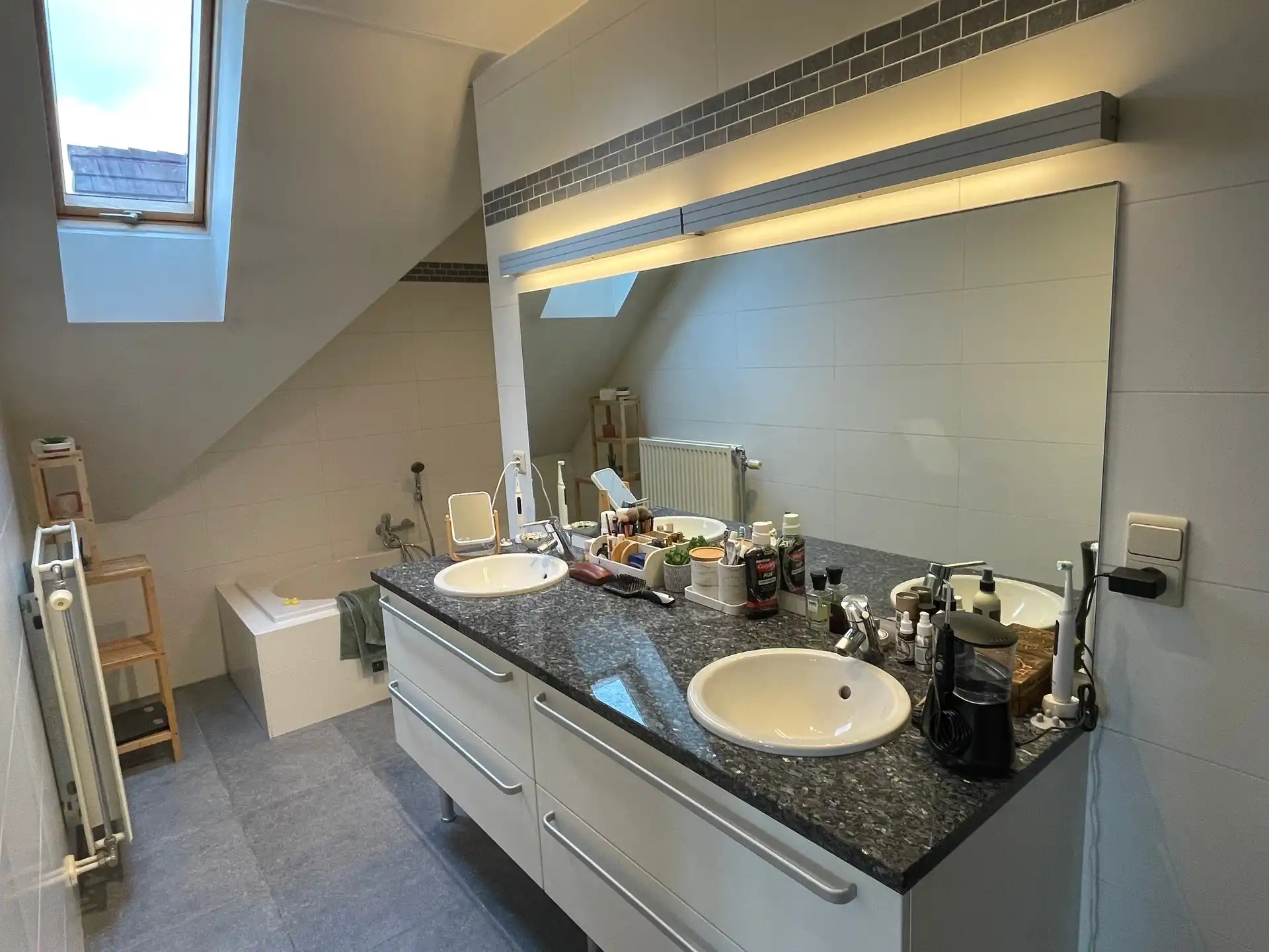 Gunstig gelegen en uitzonderlijk ruim gezellig appartement. foto 15