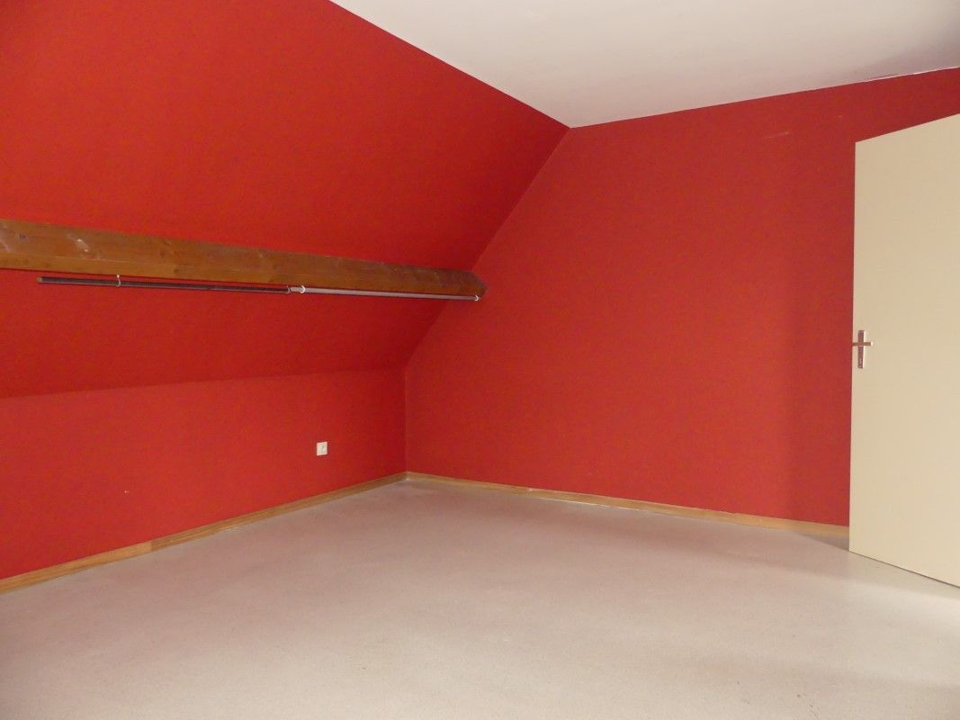 Alleenstaande woning met tuin en 2 garages foto 10