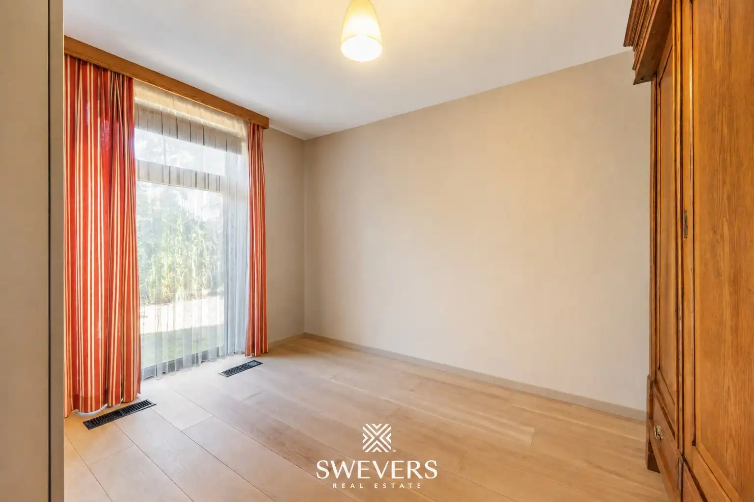 Instapklare open bebouwing met praktijkruimte, 5 slaapkamers en zuidgericht perceel foto 15