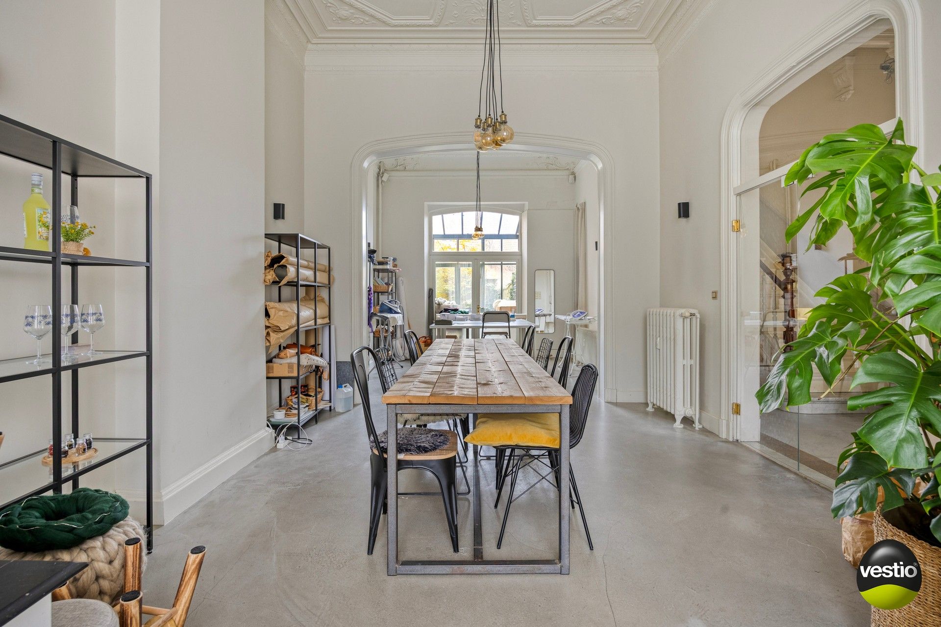 Charmante herenwoning/handelspand met potentieel aan het Leopoldplein. foto 7