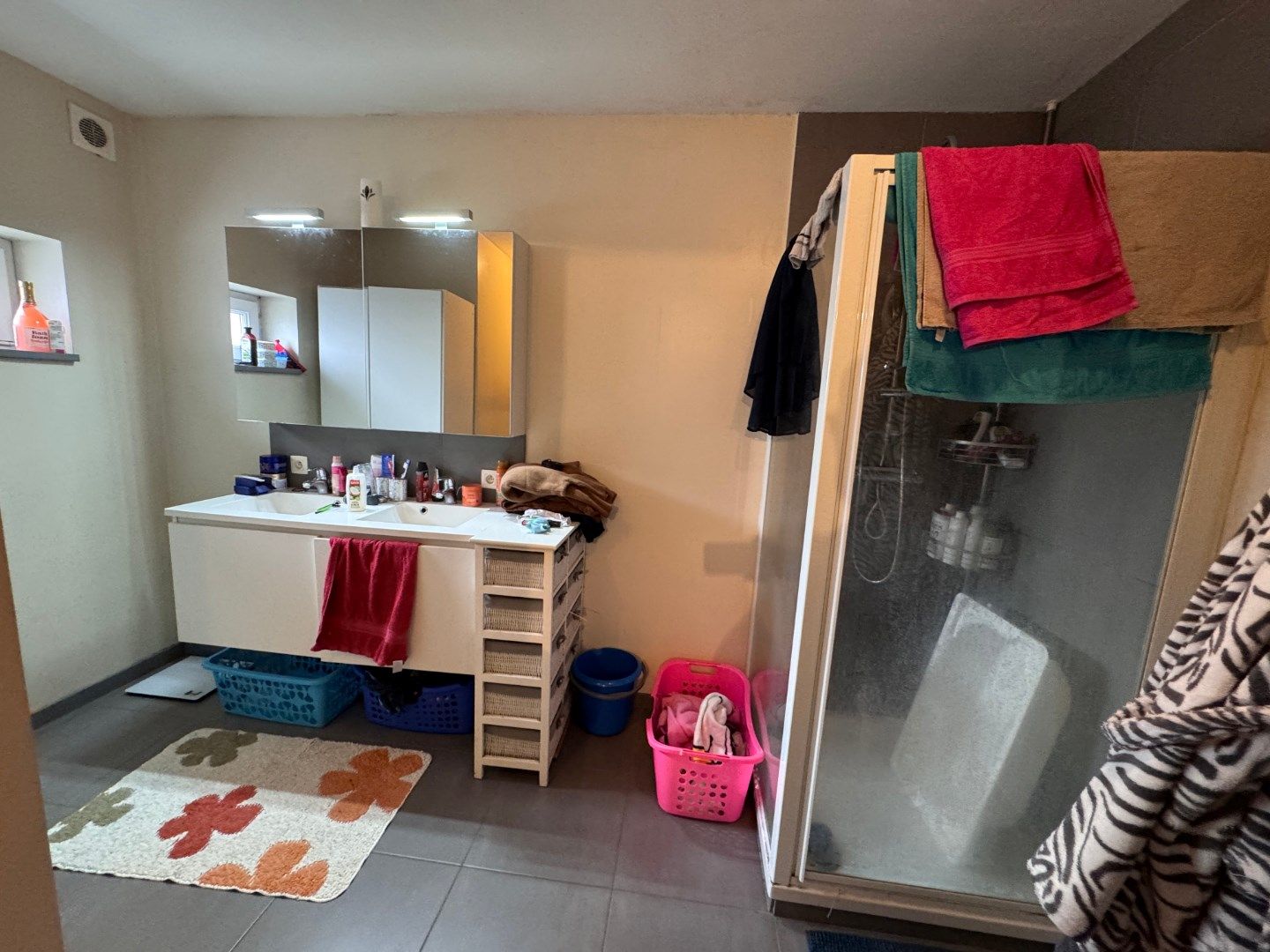 Ruime woning met tuin en magazijn/atelier foto 5