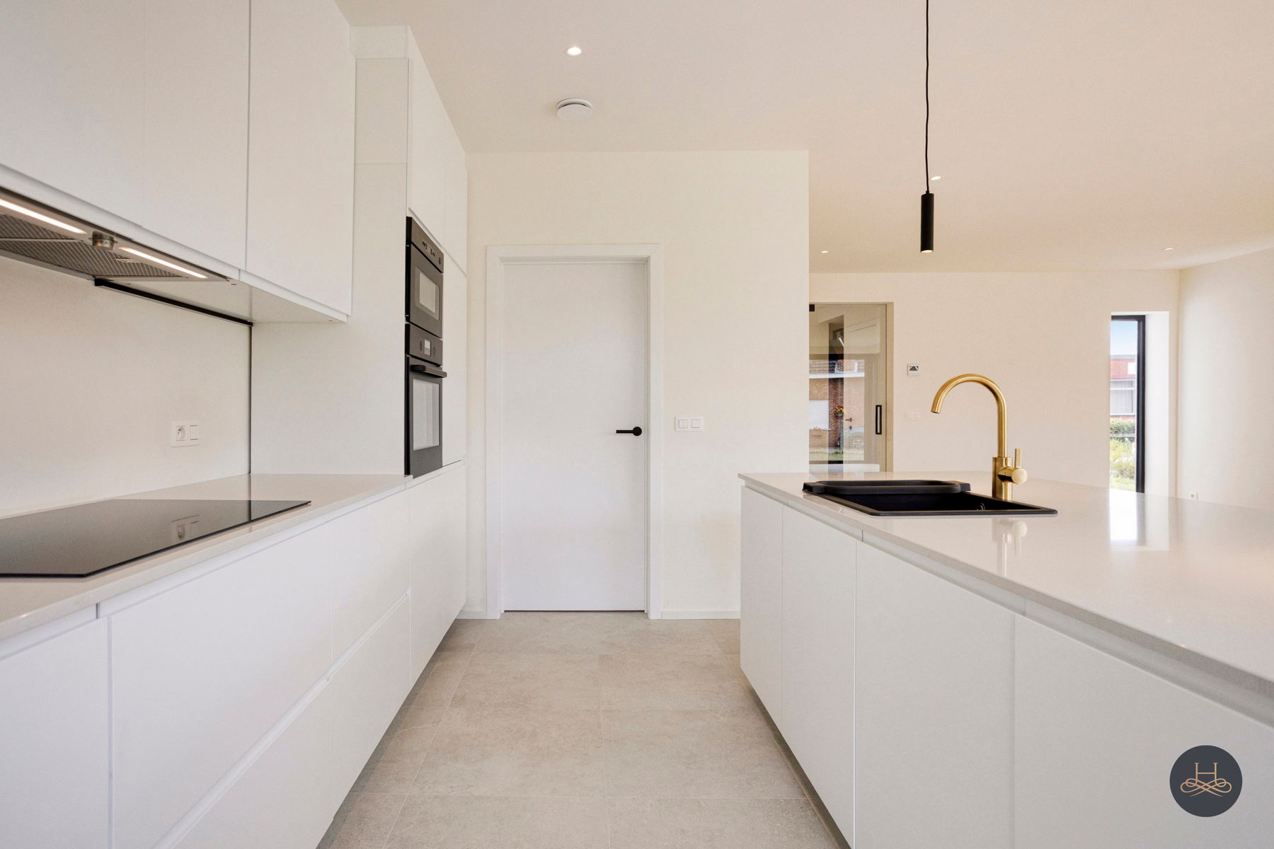 Ruime gezinswoning met vijf slaapkamers foto 4