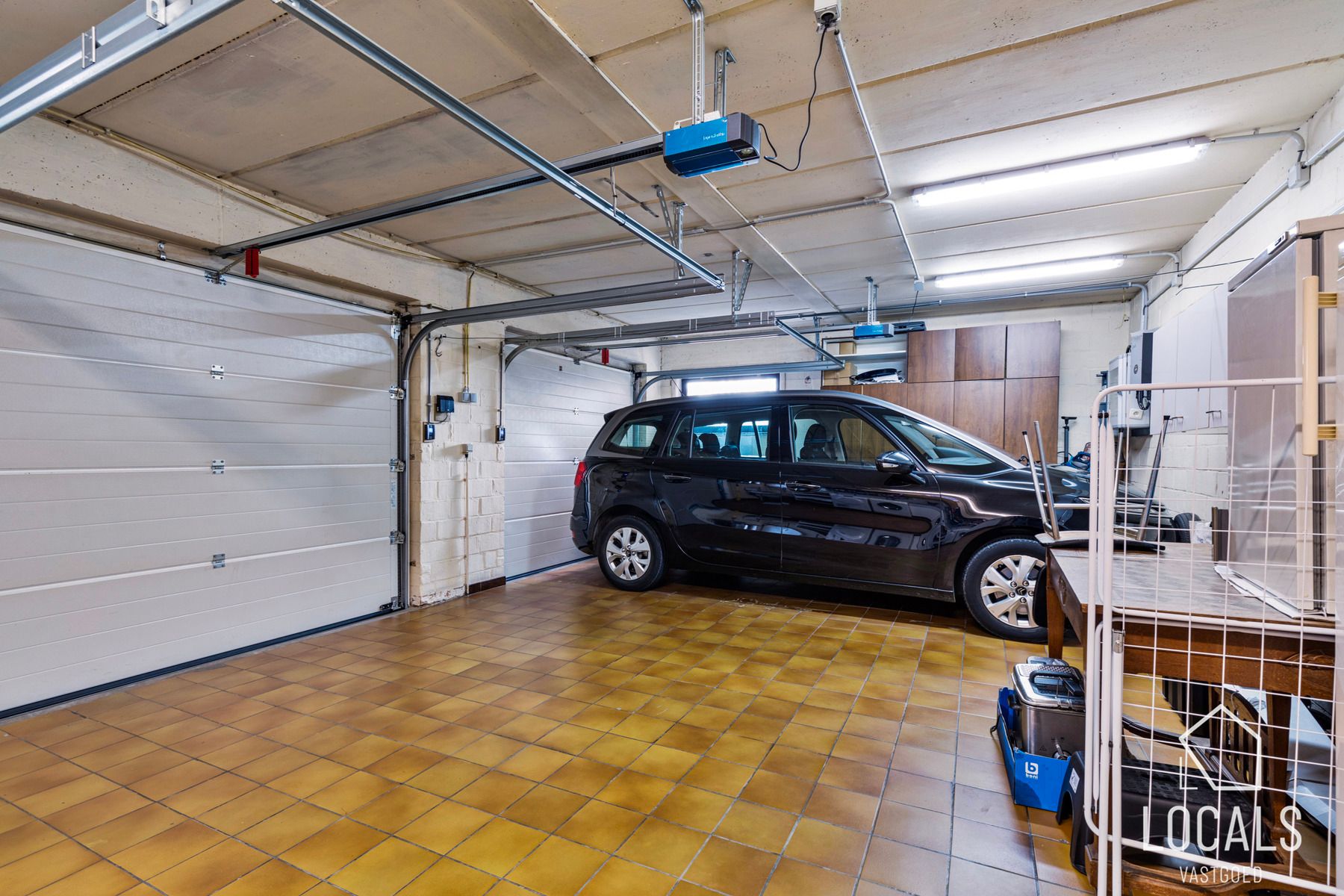 Ruime woning met 5 kamers, 2 garages en prachtig uitzicht foto 23