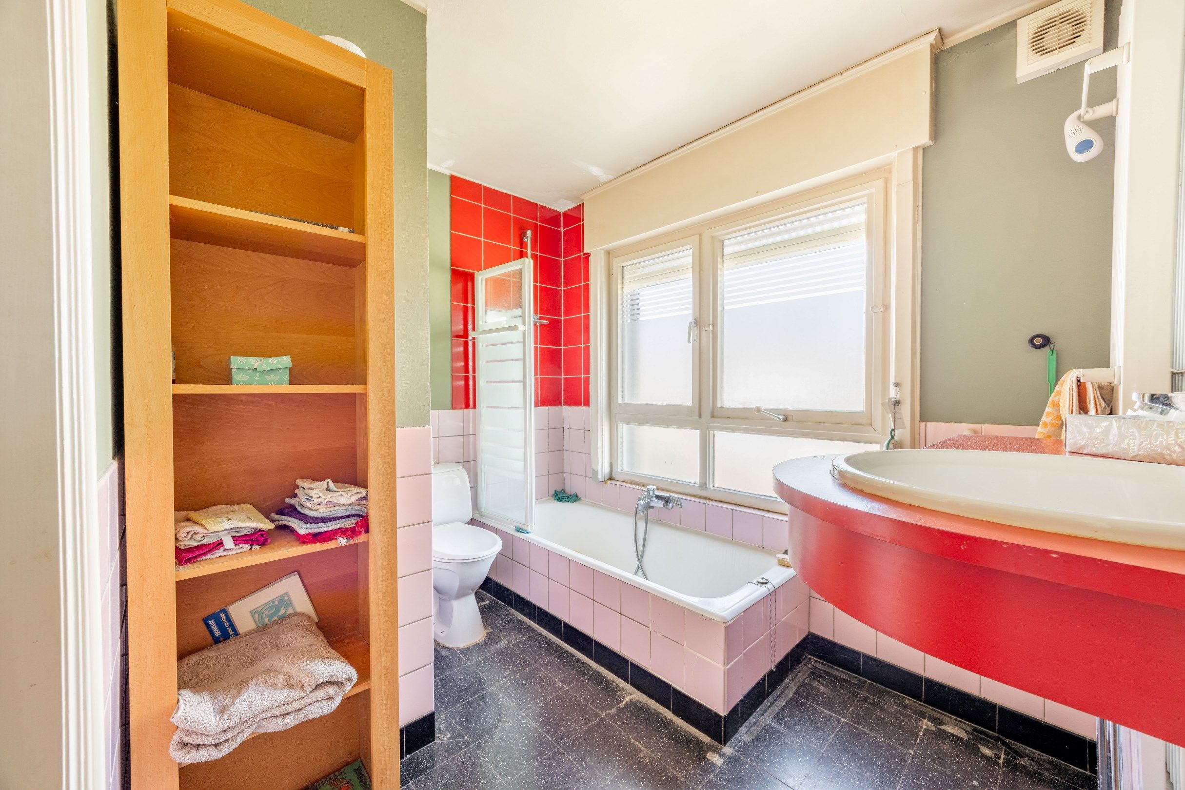 CENTRAAL GELEGEN WONING MET GARAGE foto 14