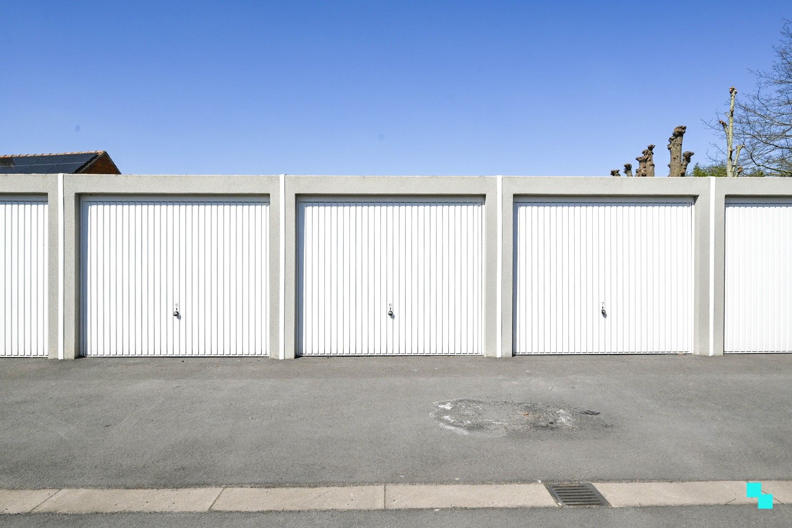 Strategisch gelegen, afgesloten garagebox in Beveren-Leie foto 2