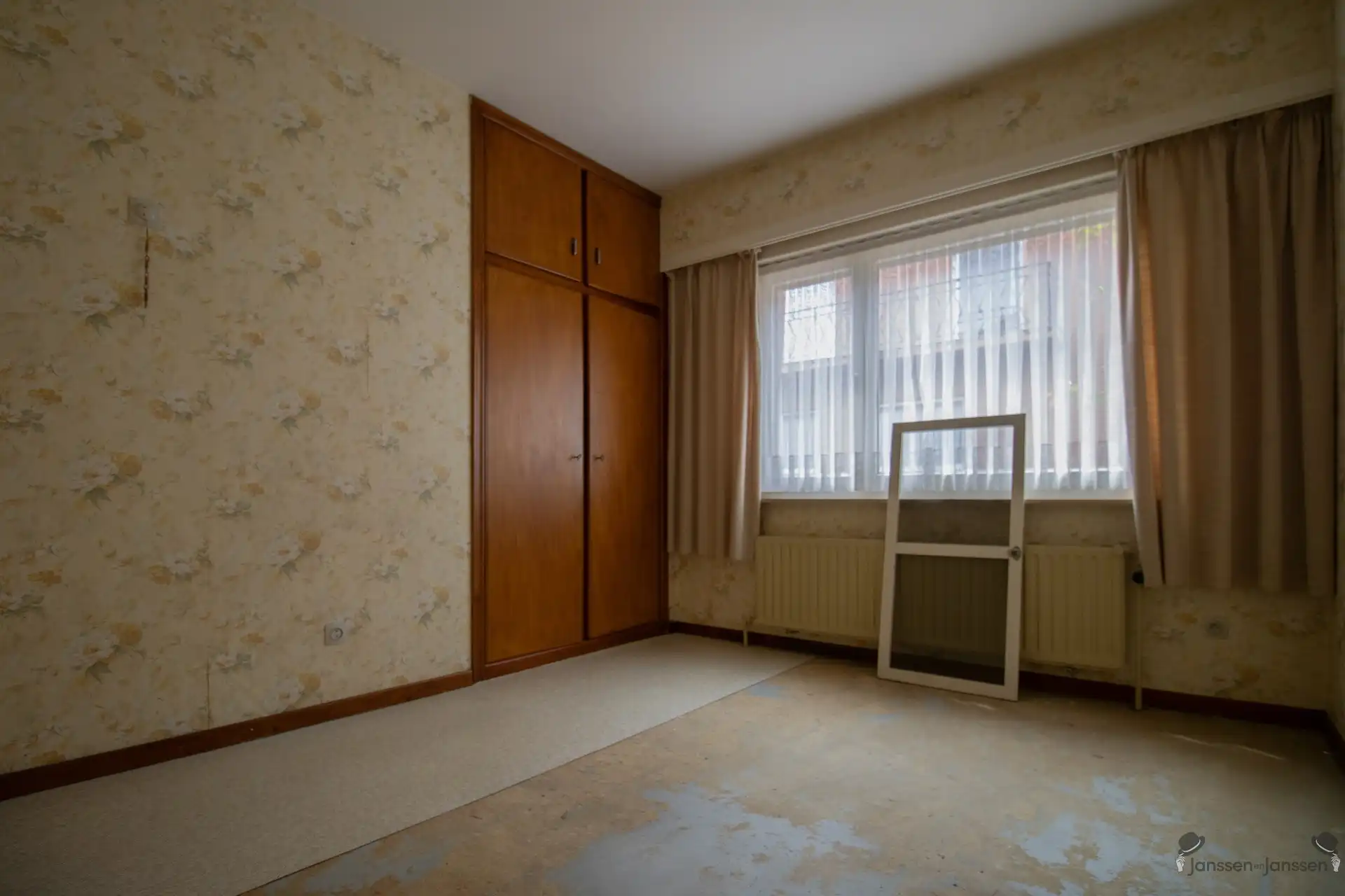 Te renoveren woning met 3 slaapkamers en gekoppelde garage op 613 m². foto 7