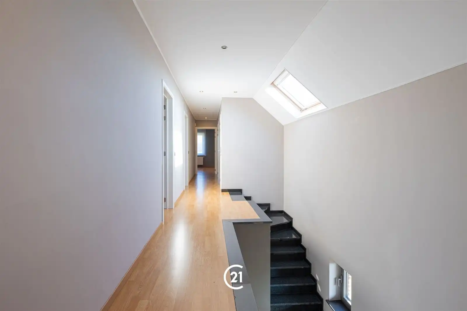Prachtige, ruime villa (2013) met tuin en weide op +/- 72are foto 21