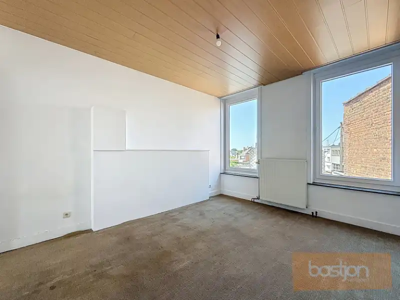 🏡 Te Koop in het Hart van Zwevegem – Handelspand met Woonst en Garage! foto 8