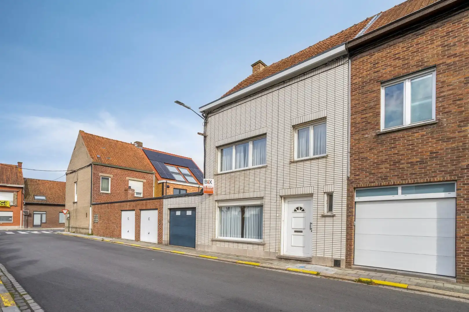 Te renoveren woning met garage en tuin in het centrum van Wevelgem! foto 24
