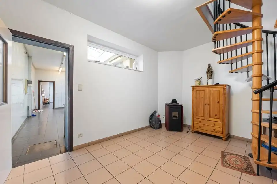 Charmant handelshuis op toplocatie in het hart van de Tongerse winkelstraat foto 24