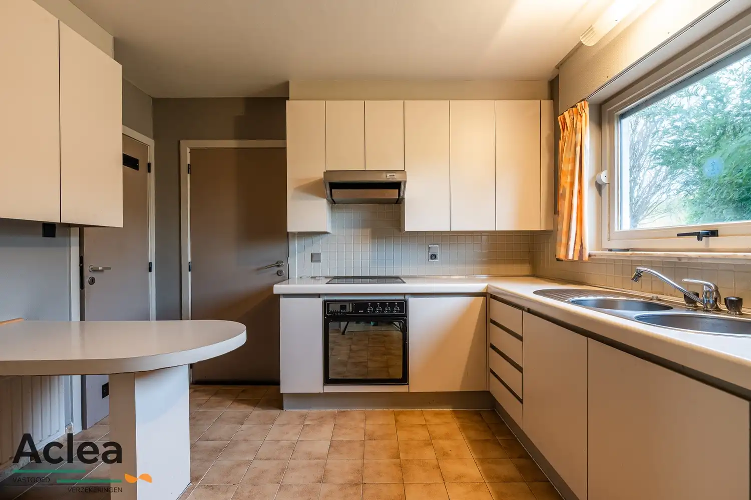 Ruime gezinswoning op een mooi perceel in de Witte Wijk foto 12