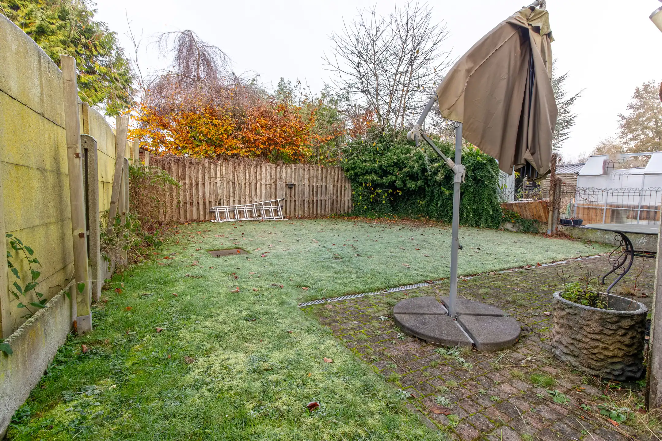 Een Solide Gezinswoning met Potentieel! foto 15