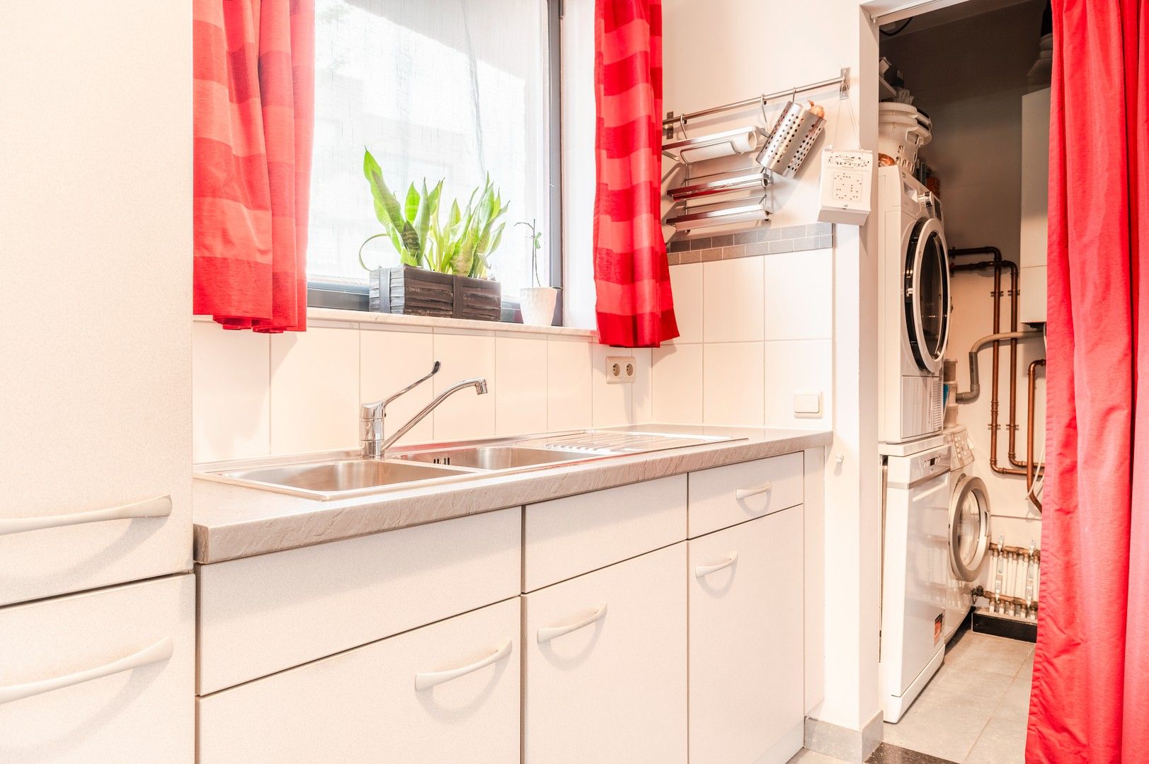 Gelijkvloers appartement + tuin en garagebox foto 7