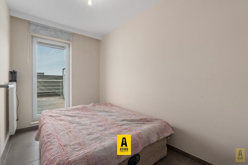 Instapklaar appartement met ruim terrassen en private garage! foto 13