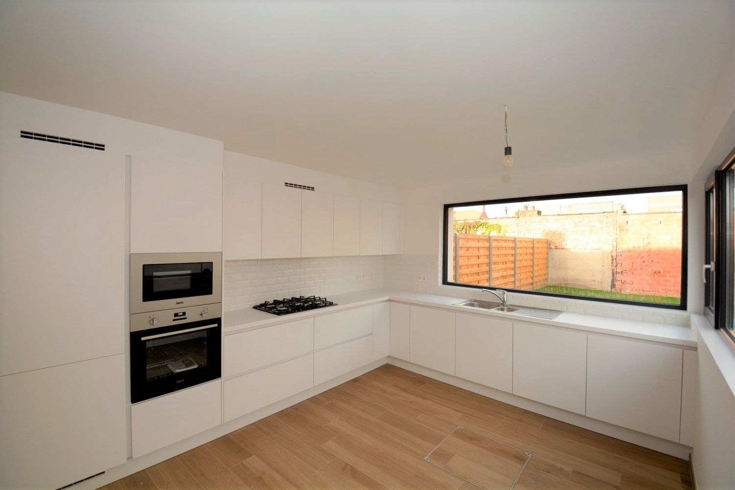RECENT GERENOVEERDE WONING MET 2 SLK EN TUIN! foto 5