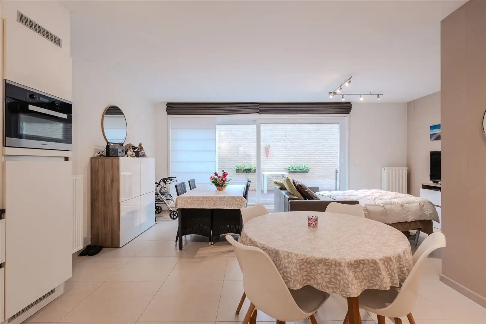1 slaapkamer appartement in recent gebouw foto 2