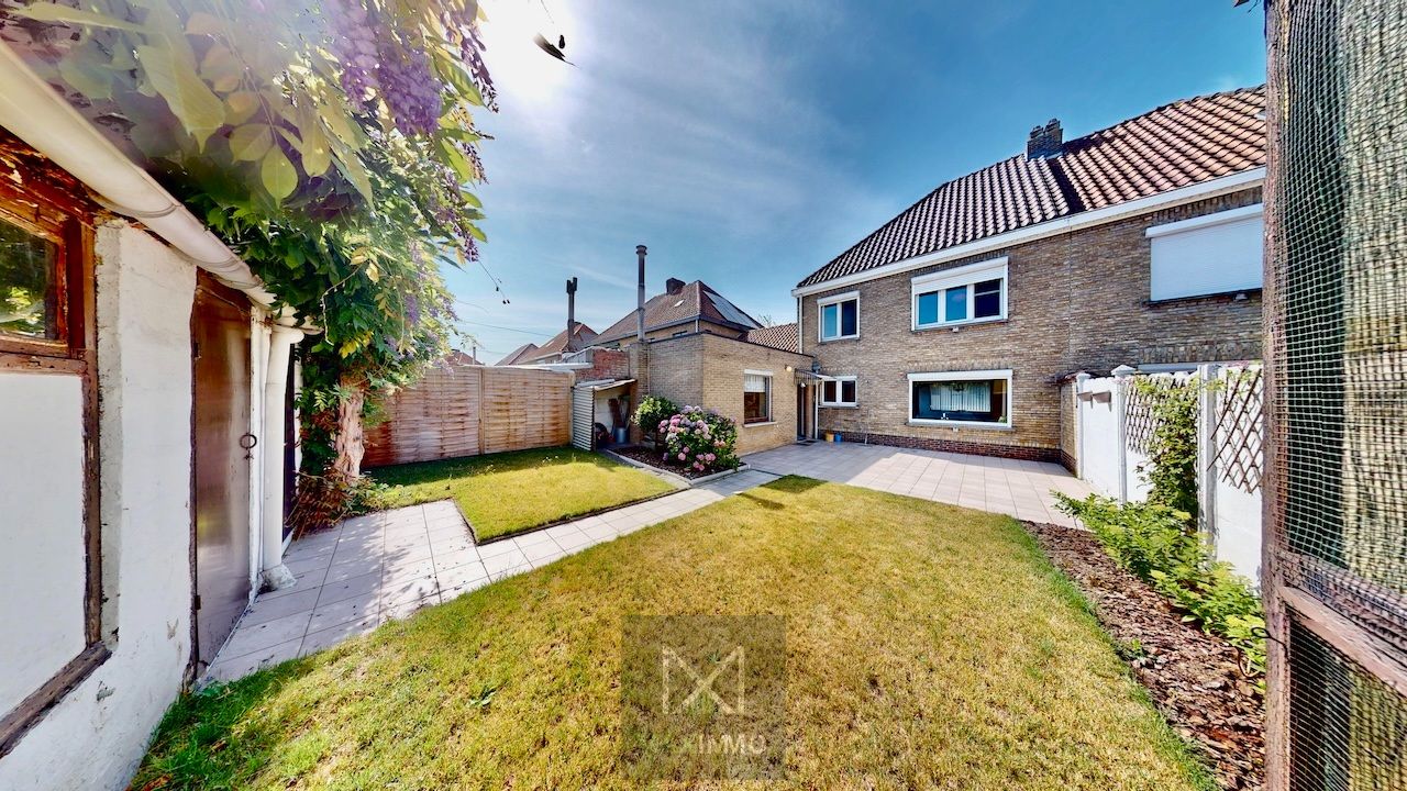 Te renoveren woning met potentieel op toplocatie in Wevelgem foto 16