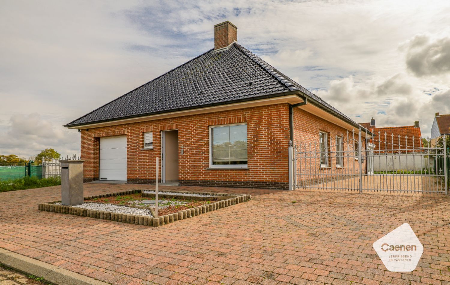 Unieke villa met gelijkvloerse slaapkamer en badkamer foto {{pictureIndex}}