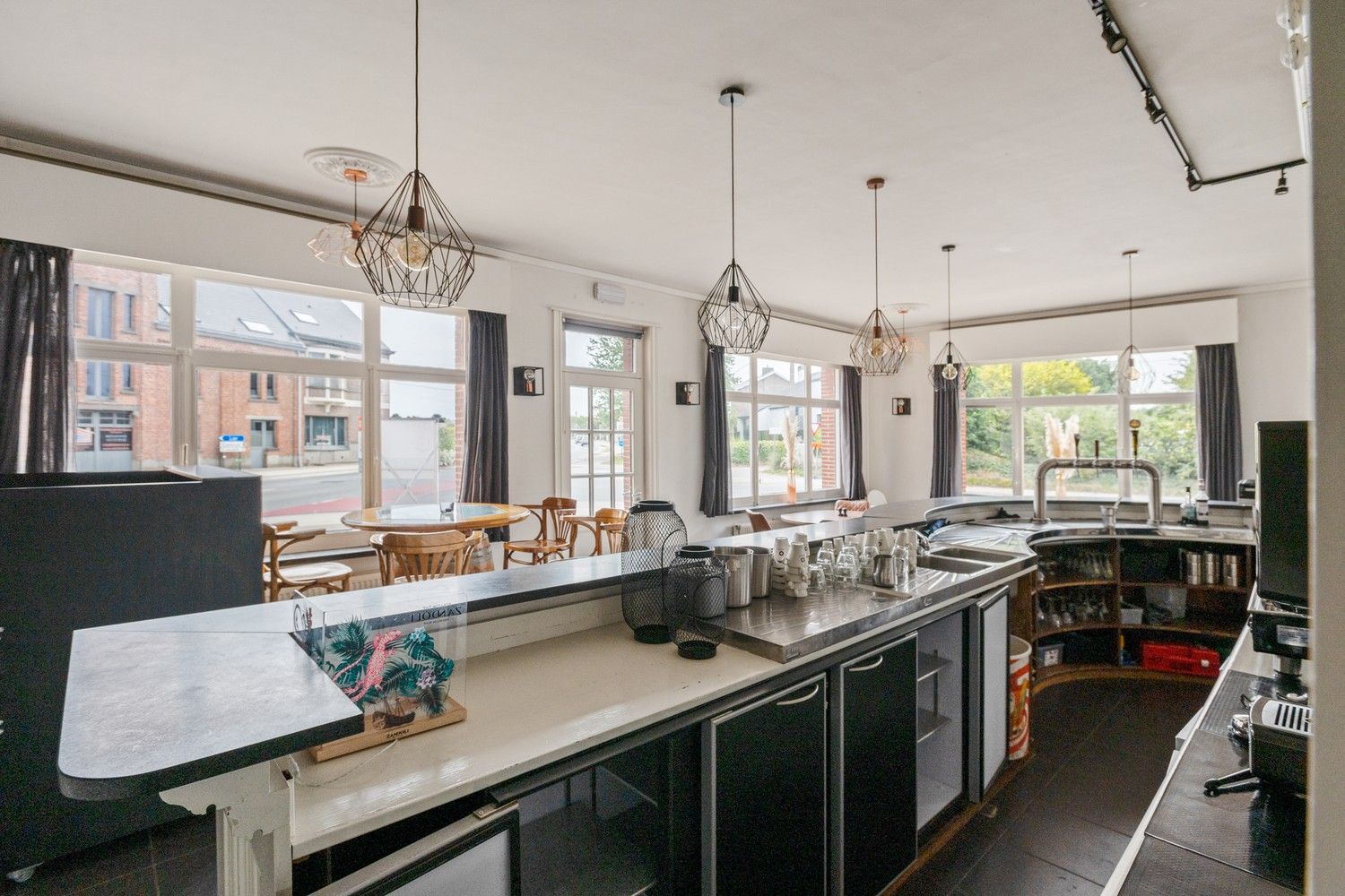 Handelspand met feestzaal en woonst op toplocatie foto 10