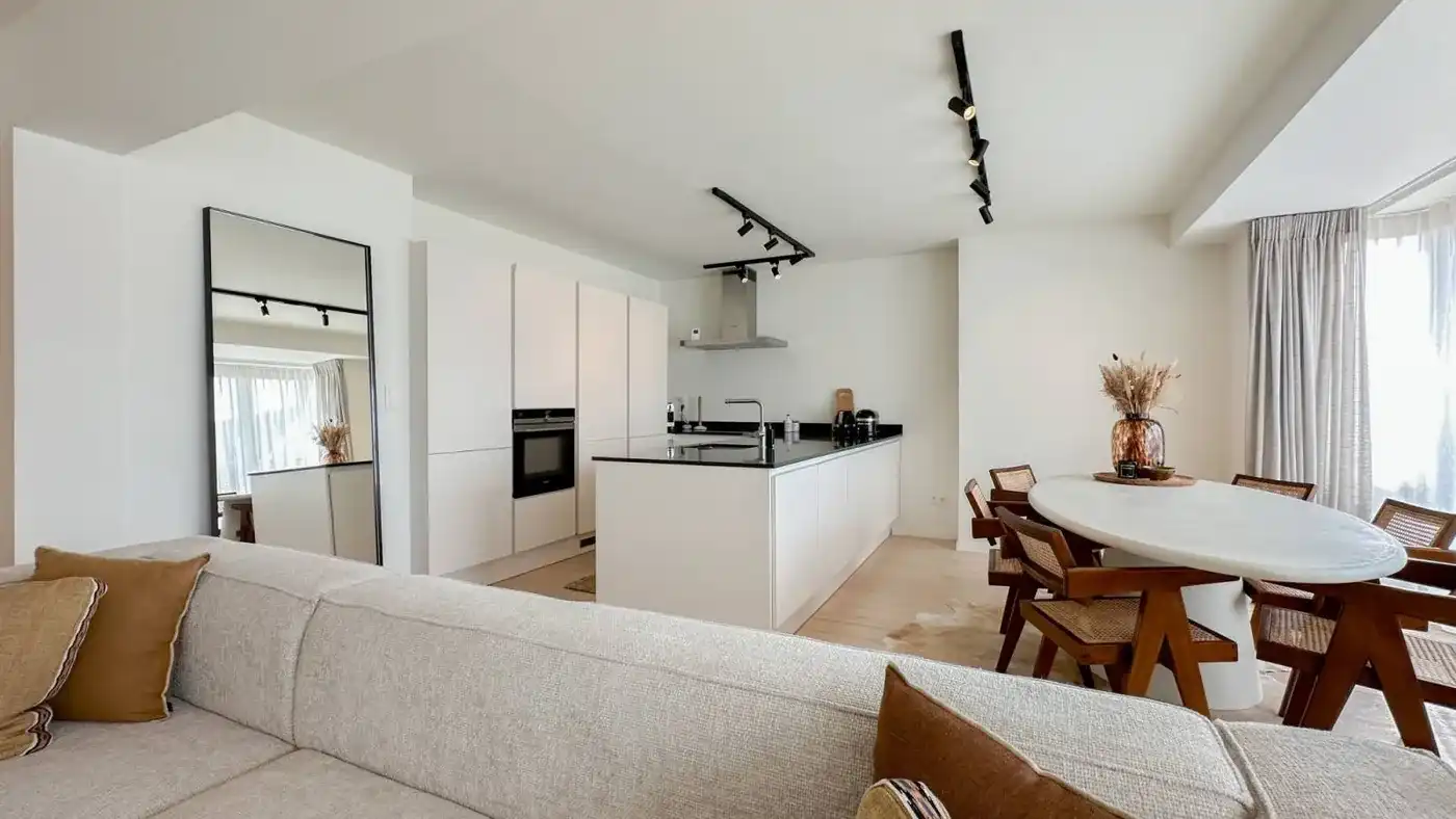 Ruim en lichtrijk appartement met 3 slaapkamers, vlakbij de Groentenmarkt foto 4