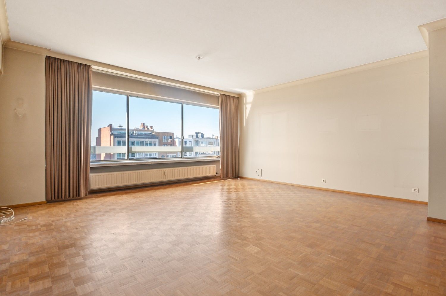 Te renoveren 3 slaapkamer appartement met prachtig uitzicht op de kathedraal in het centrum van Antwerpen! foto 4