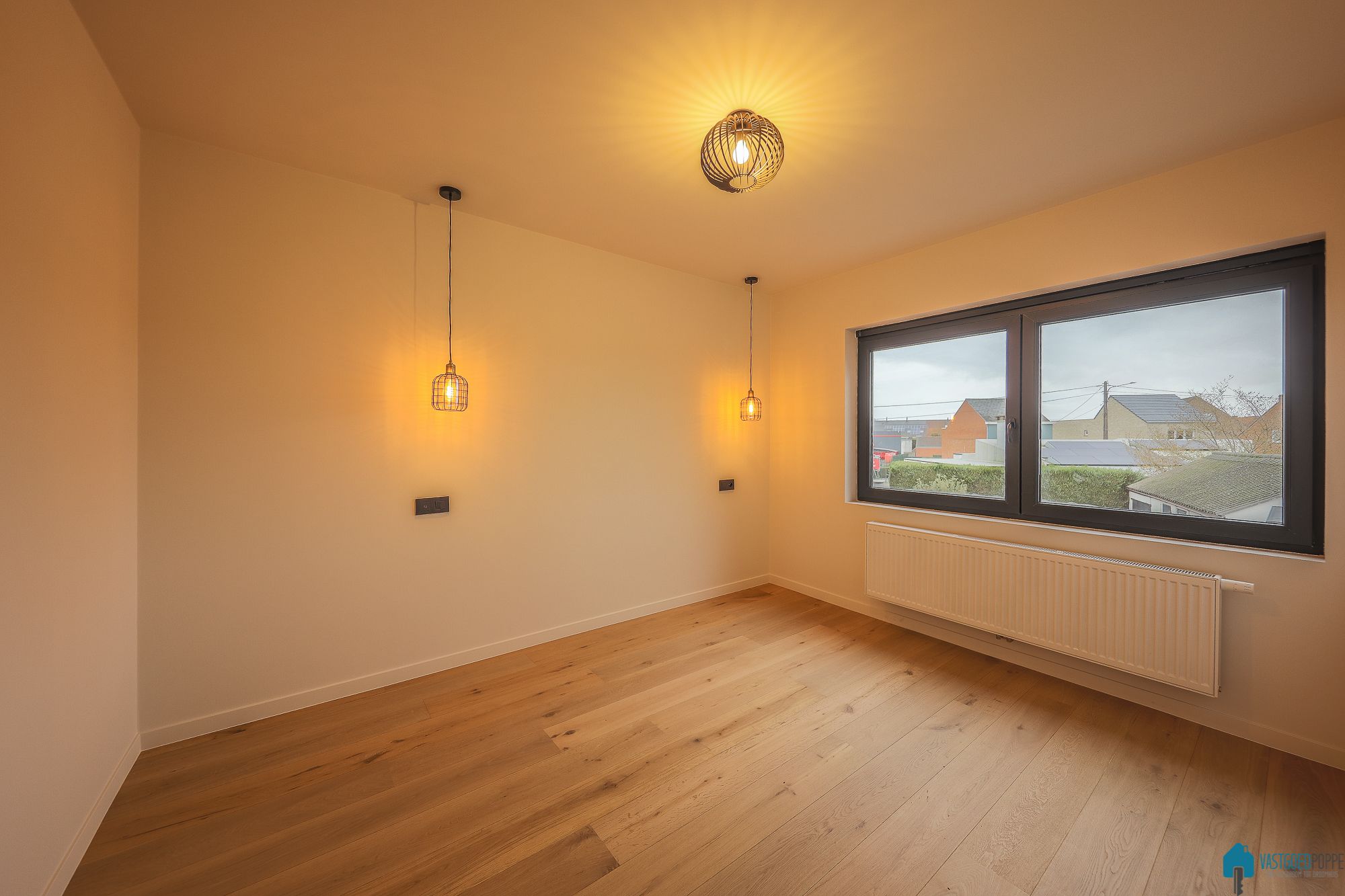 KWALITATIEF GERENOVEERDE ÉÉNGEZINSWONING MET TERRAS & TUIN foto 14