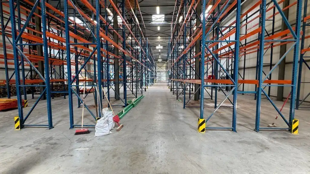 Logistiek bedrijfspand te huur in industriezone te Malle foto 4