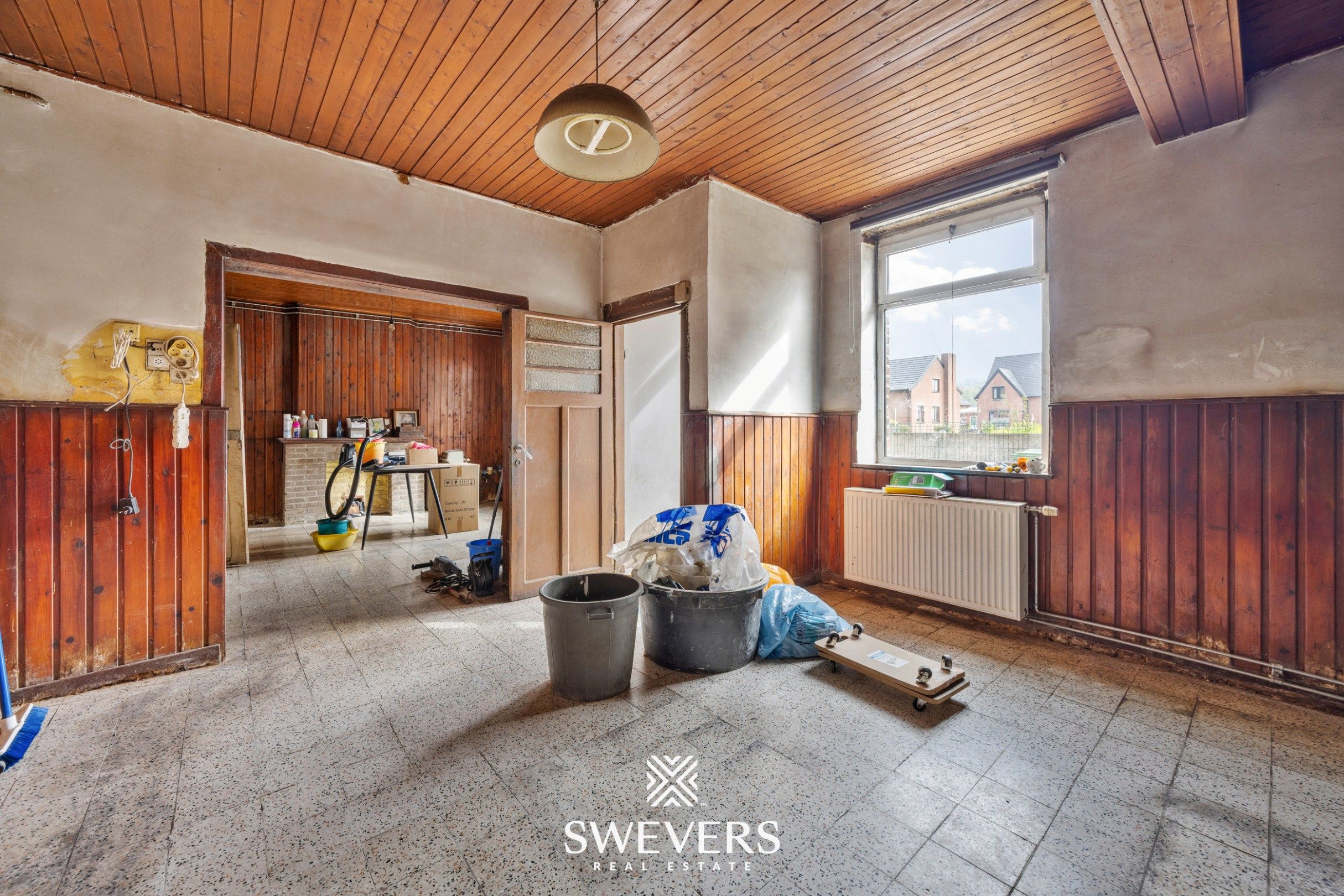 Te renoveren open bebouwing met groot perceel in rustige straat in Bilzen foto 6