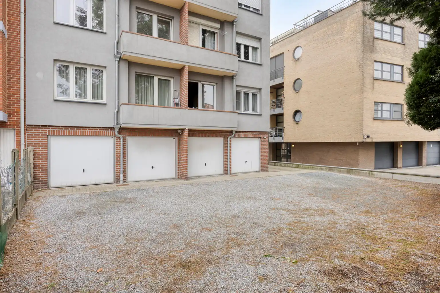 Instapklaar en lichtrijk 2-kamerappartement met garagebox  foto 21